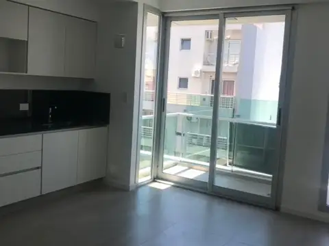 SEMIPISO 2 AMB AL FRENTE CON BALCÓN , CERCANO AL  BVAR DE AVDA LARRAZABAL