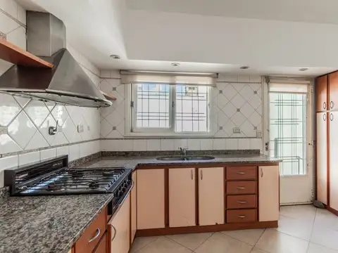 PH  triplex. Venta. Permuta. Floresta.Apto Crédito