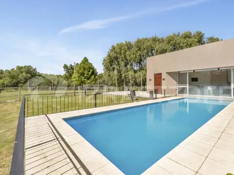 Casa en Venta con 4 cocheras