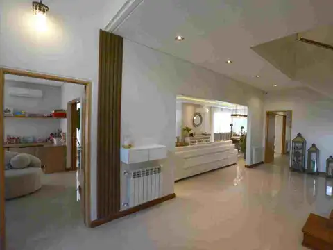 Casa en Venta en Tristán Suárez, USD 620.000