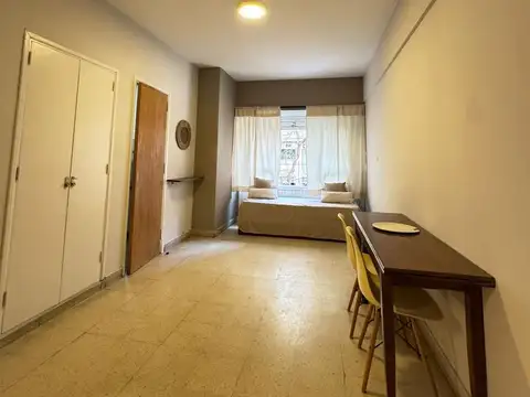 Departamento  1 ambiente a la calle en Plaza Colon