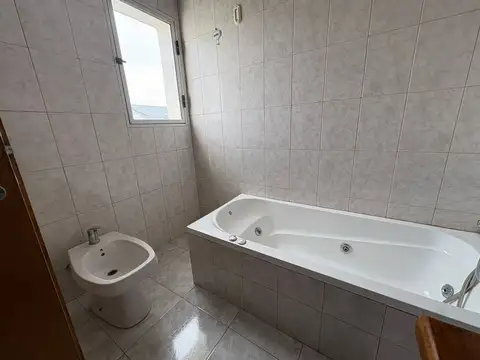 Casa en Alquiler con 1 cochera