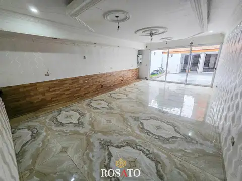 Casa en Venta con 3 cocheras