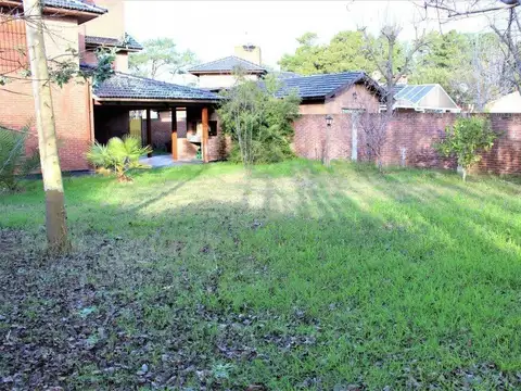 Casa 6 ambientes con 4 baños