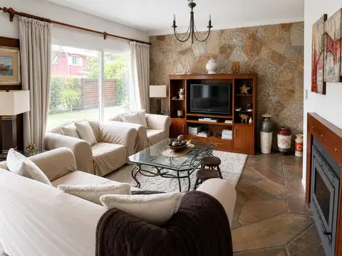 Casa en Alquiler Temporal en Cantegril, USD 7.500