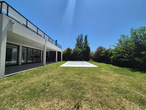 Casa en Venta en Loma Verde, USD 367.800