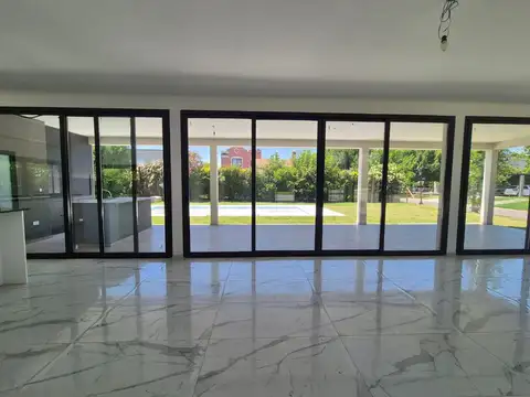 Venta casa estrenar 6amb Haras Santa Maria Escobar