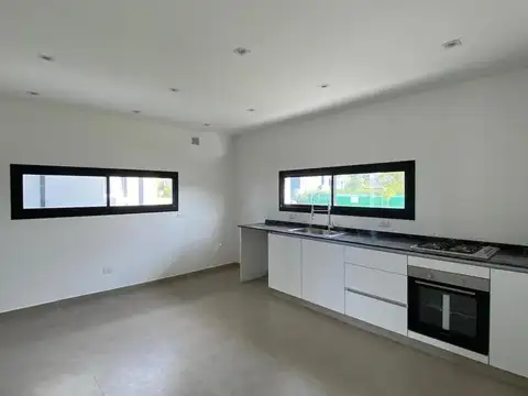 Casa en Venta en Pilar del Este - Santa Lucia, USD 198.000