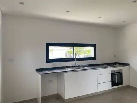 Casa en Venta en Pilar del Este - Santa Lucia, USD 198.000