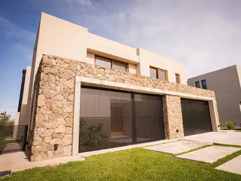 Casa en Alquiler de 4 dormitorios