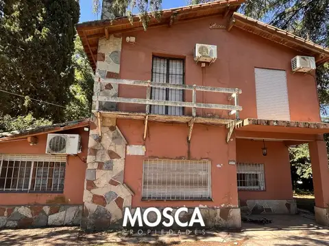 Impresionante quinta en La Reja sobre 4 lotes (1600 m²) con pileta y quincho