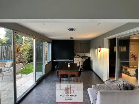 Casa en Venta con 1 cochera
