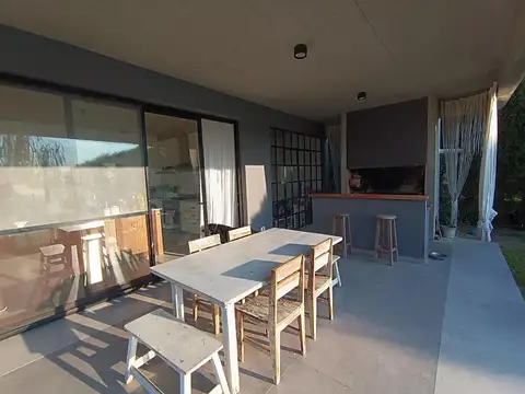 Casa en Alquiler en El Canton, USD 3.000