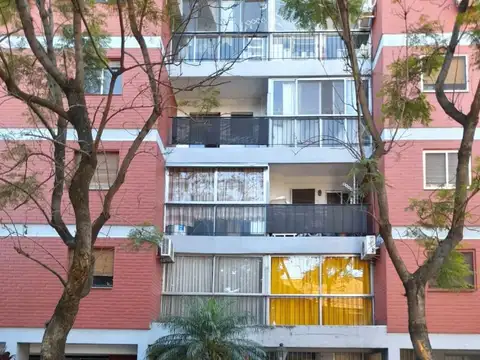 Sobre Av Peron - Apto varios destinos