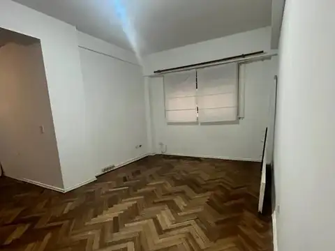 Beruti 2800. Monoambiente en muy buen estado.