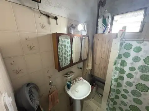 Casa con dpto en el fondo en venta en San Antonio de Padua