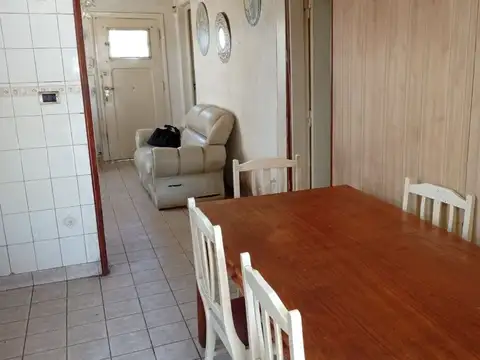 Casa 4 ambientes con 2 baños