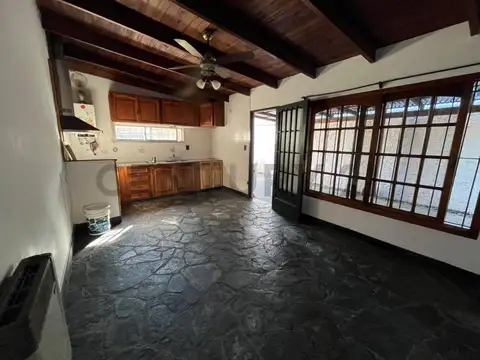 CASA EN VENTA 3 DORMITORIOS, APTA BANCO EN HERNANDEZ, LA PLATA