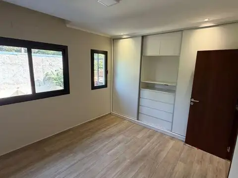 CF1376 - CASA - 2 DORMITORIOS - AV. CENTENARIO Y KOLPING