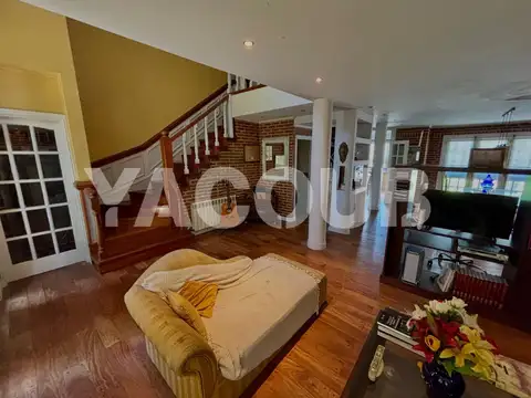 Casa en Venta con 2 cocheras