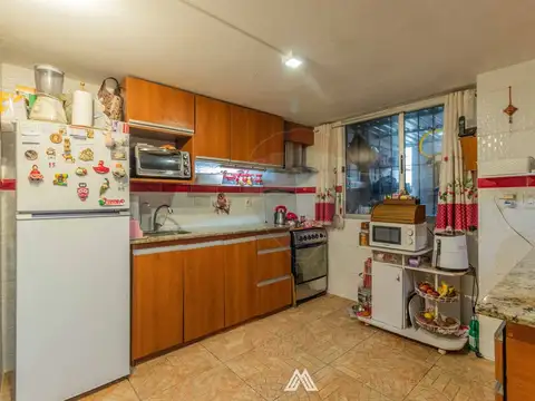 Casa 12 ambientes con 3 baños