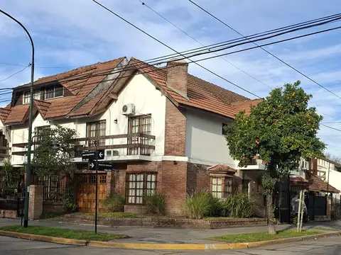 Muy Lindo Duplex de 4 Ambientes con Garage, en Beccar!