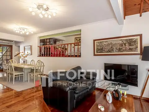 Casa en Venta con 3 cocheras