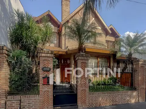 Venta Casa Chalet Jardín Pileta Plaza Mitre Zona Holters