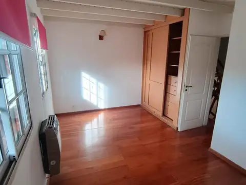 Depto Tipo Casa en Venta con 1 cocheras