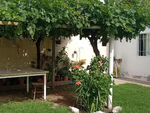 Casa en Venta con 3 cocheras