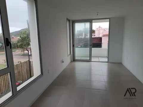 Apartamento en venta c/ cochera en Piriápolis