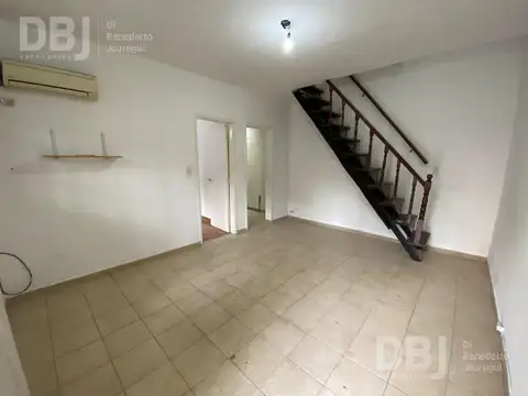 Depto Tipo Casa en Alquiler de 3 ambientes