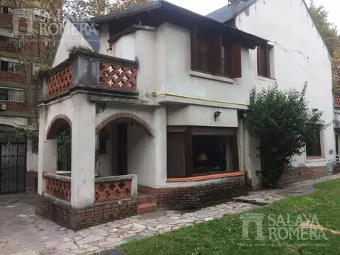 Casa a actualizar -  Excelente zona -OPORTUNIDAD