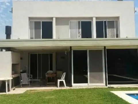 Alquiler casa mod. 3 dormitorios jardin y pileta  AMUEBLADA