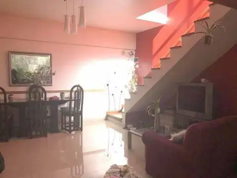 Depto Tipo Casa en Venta de 4 dormitorios