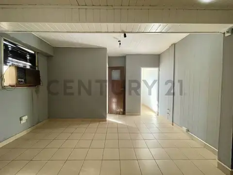 Triplex con 2 Locales Independientes en Venta en