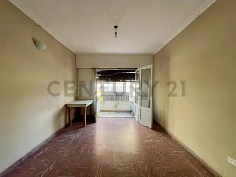 Triplex con 2 Locales Independientes en Venta en