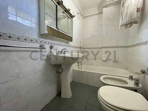 Departamento 8 ambientes con 1 baño