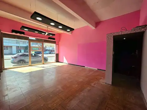Alquiler Local comercial 24 meses sobre Av. Luro
