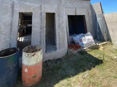 VENTA | CASA EN CONSTRUCCION DE 1 DORMITORIO CON PATIO | TIMBUES