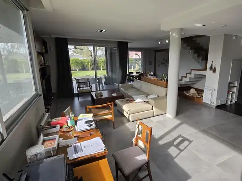 Casa 7 ambientes con 3 baños