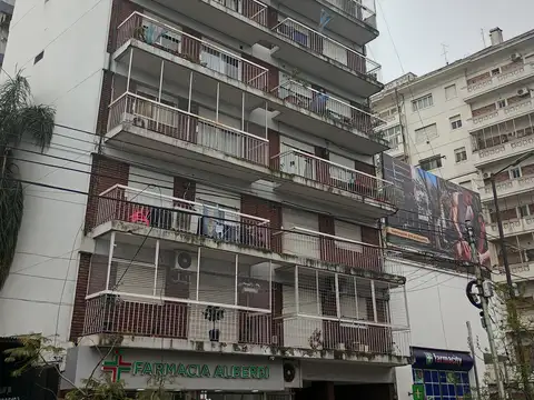 Departamento 2 ambientes en alquiler sobre avenida