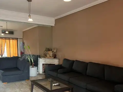 Depto Tipo Casa 6 ambientes con 2 baños