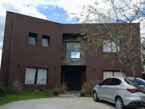 CASA EN VENTA BARRIO EL CANTON NORTE A LA LAGUNA