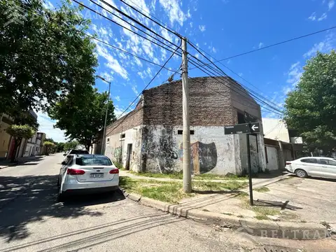 Galpón en España y Hospitales. a media cuadra de av segui