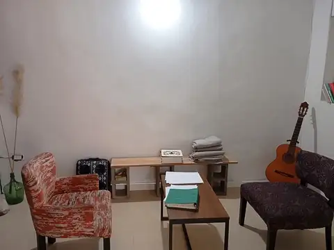 SE ALQUILA LINDO Y AMPLIO LOCAL EN ESQUINA, IDEAL DEPÓSITO U OFICINA