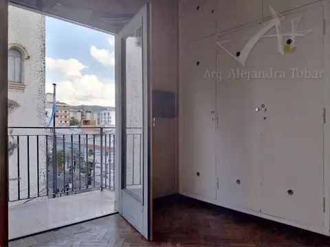 Dean Funes 100, Piso 2