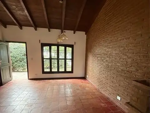 Casa en Alquiler con 1 cochera