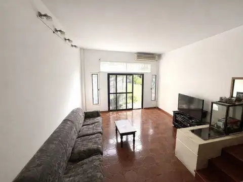 CASA 5 AMBIENTES  JARDIN  COCHERA  ESCRITORIO