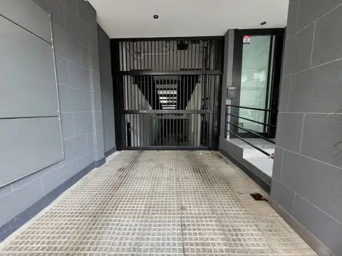 SE VENDE COCHERA EN EDFICIO-CÉNTRICA EN SANTA FE